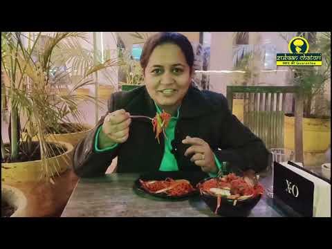 How is Crops n Curries Raj Nagar Extn.|| VVIP Mall Food Options