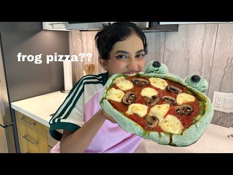 MAKING A PIZZA FOR THE FIRST TIME! (Frog Pizza)